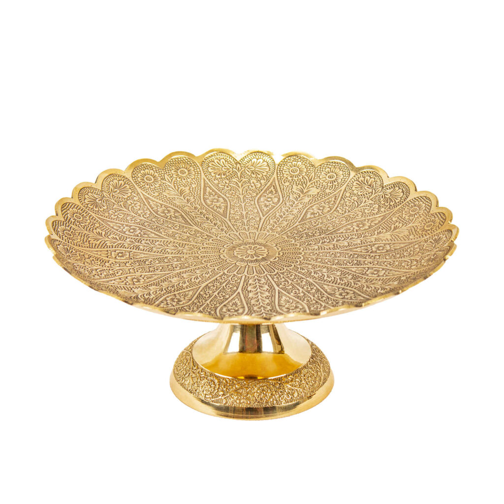 Présentoir de Service à Gâteaux en Laiton avec Gravure Complexe Élégance