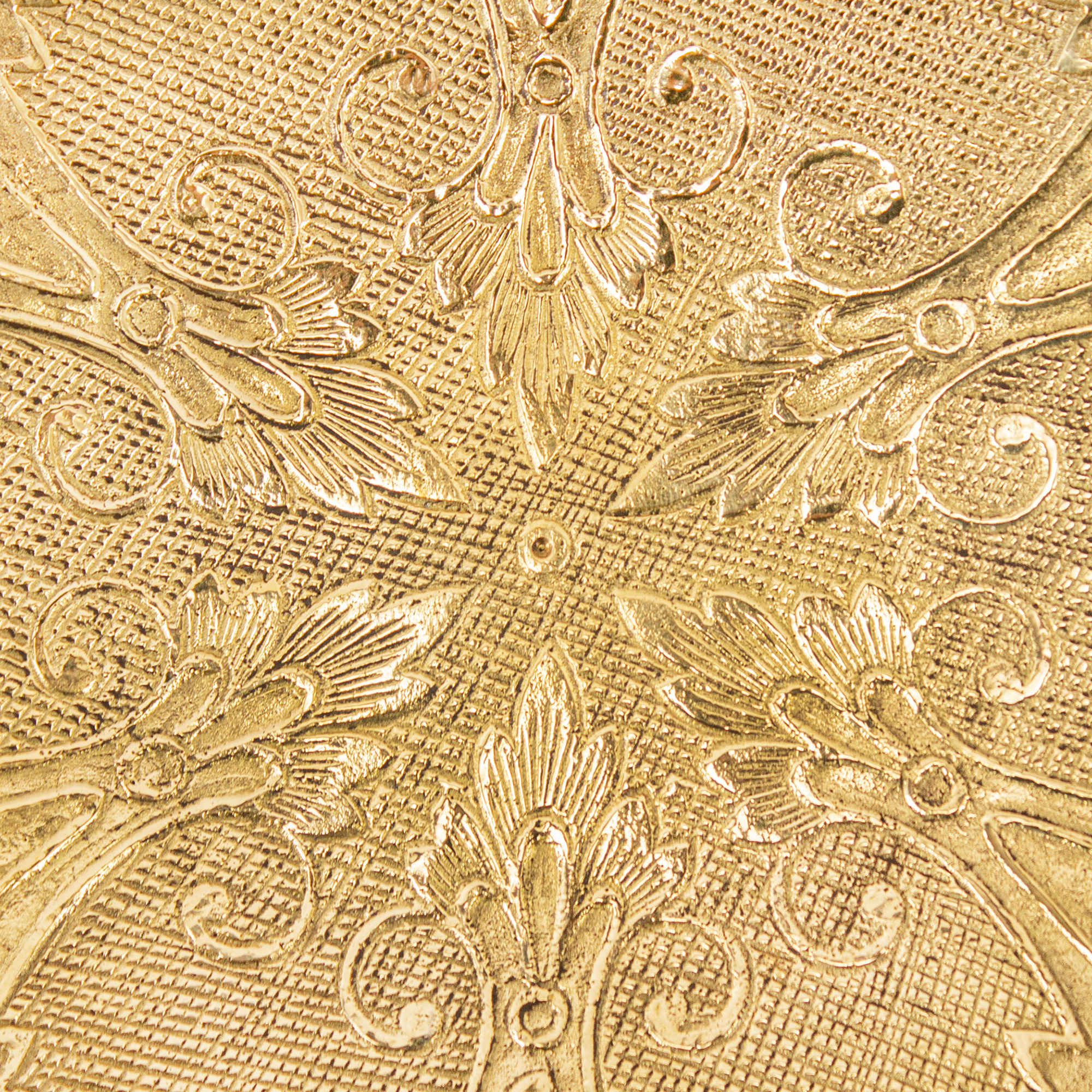 Présentoir de Service en Laiton avec Gravure Florale Complexe Élégance