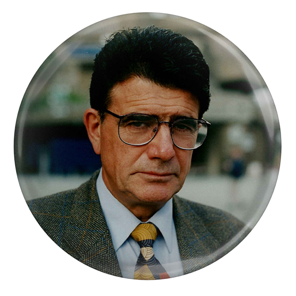 Badge à Épingle avec Impression de Mohammad-Reza Shajarian