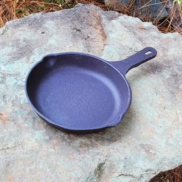 Poêle en Fonte pour Camping et Cuisine en Plein Air – 20 cm
