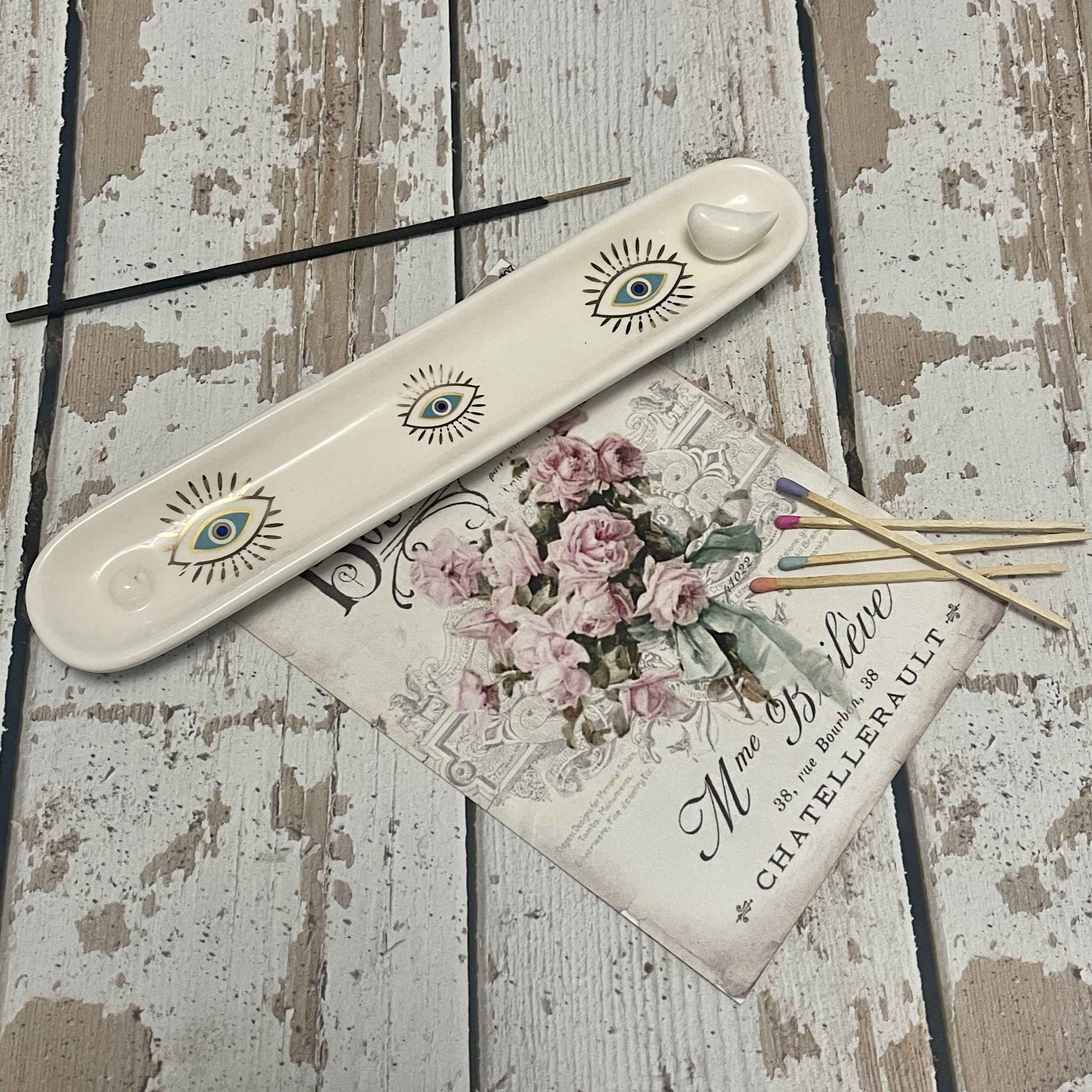 Porte-encens en céramique artisanale – Design yeux protecteurs