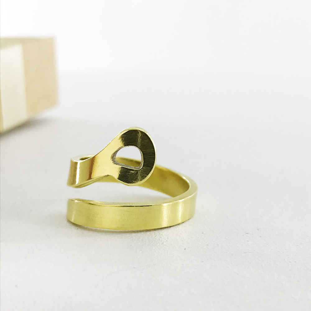 Bague Chevalière en Laiton Persan pour Femmes avec Design de Lettres