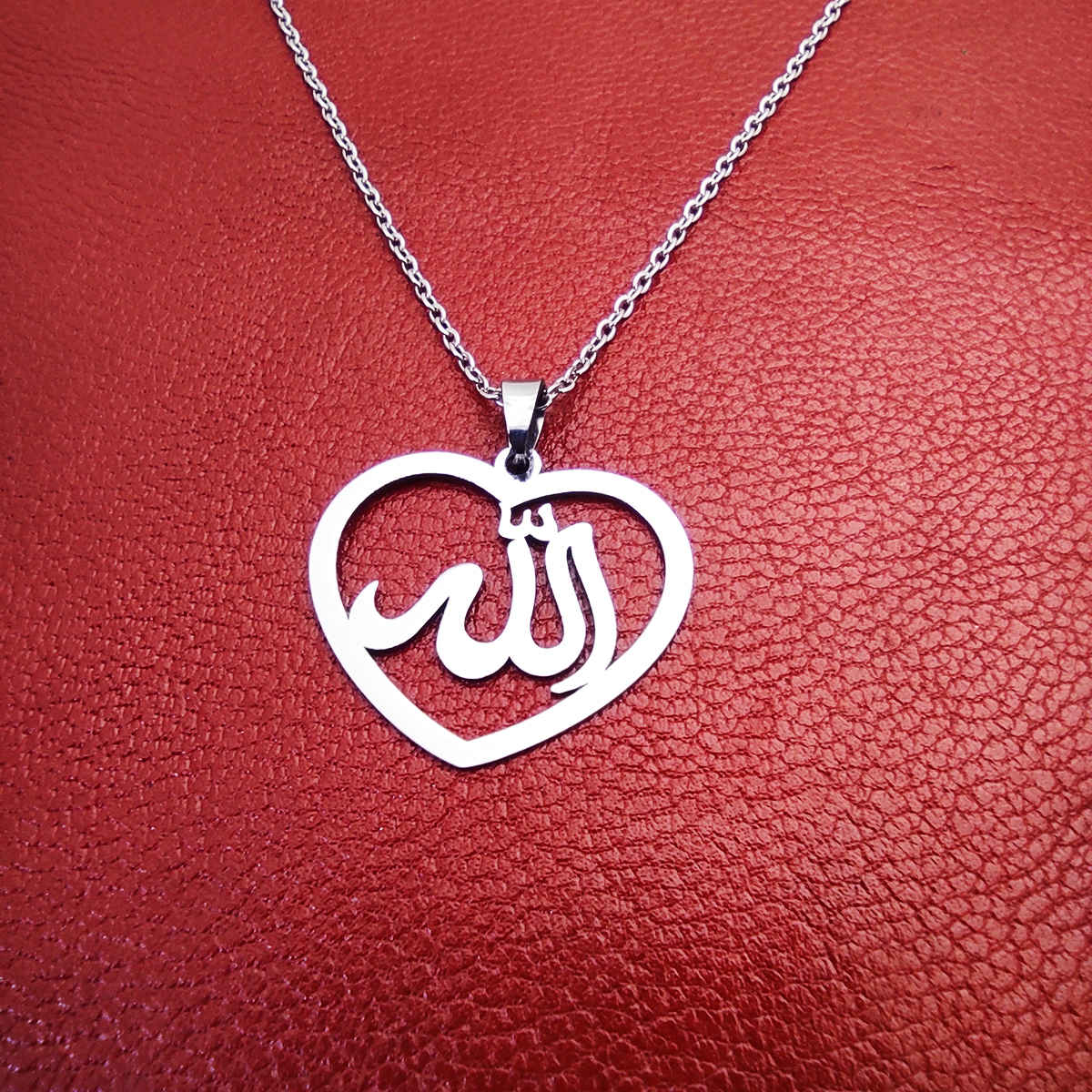 Collier islamique en acier avec médaillon design Cœur d’Allah