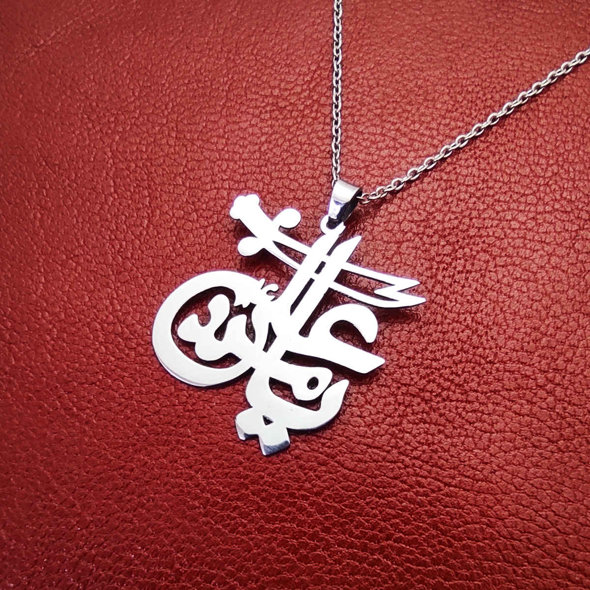 Collier islamique en acier avec médaillon Ya Ali Madad