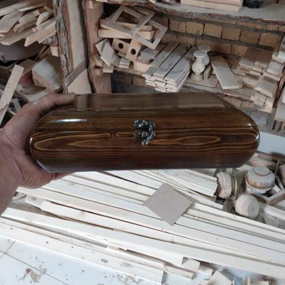 Boîte à bijoux élégamment façonnée en bois naturel