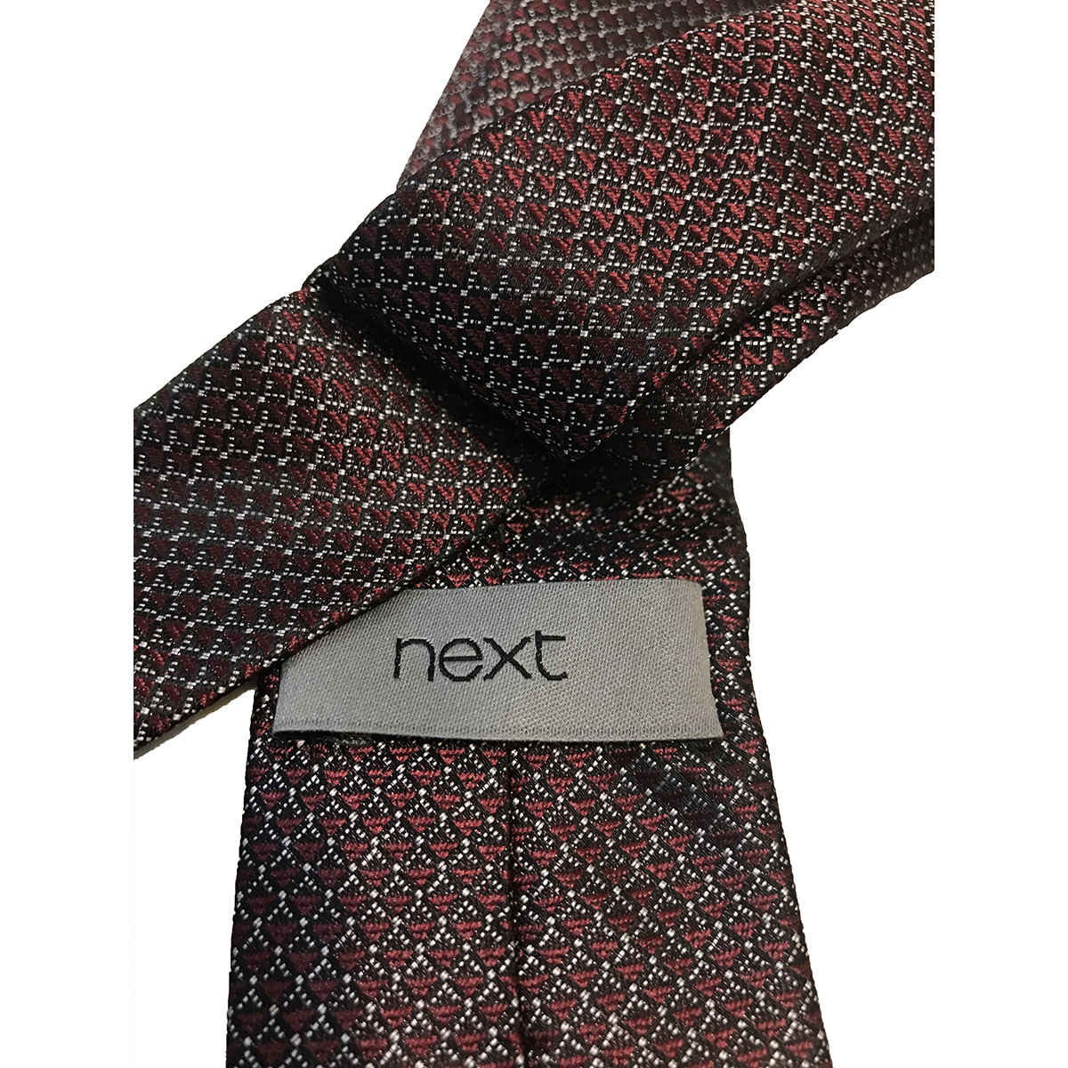 Cravate pour homme – Élégance bordeaux pour une fête de mariage