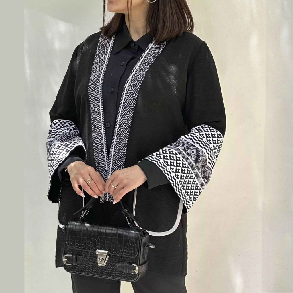 Manteau persan noir et blanc avec poches avant pour femme