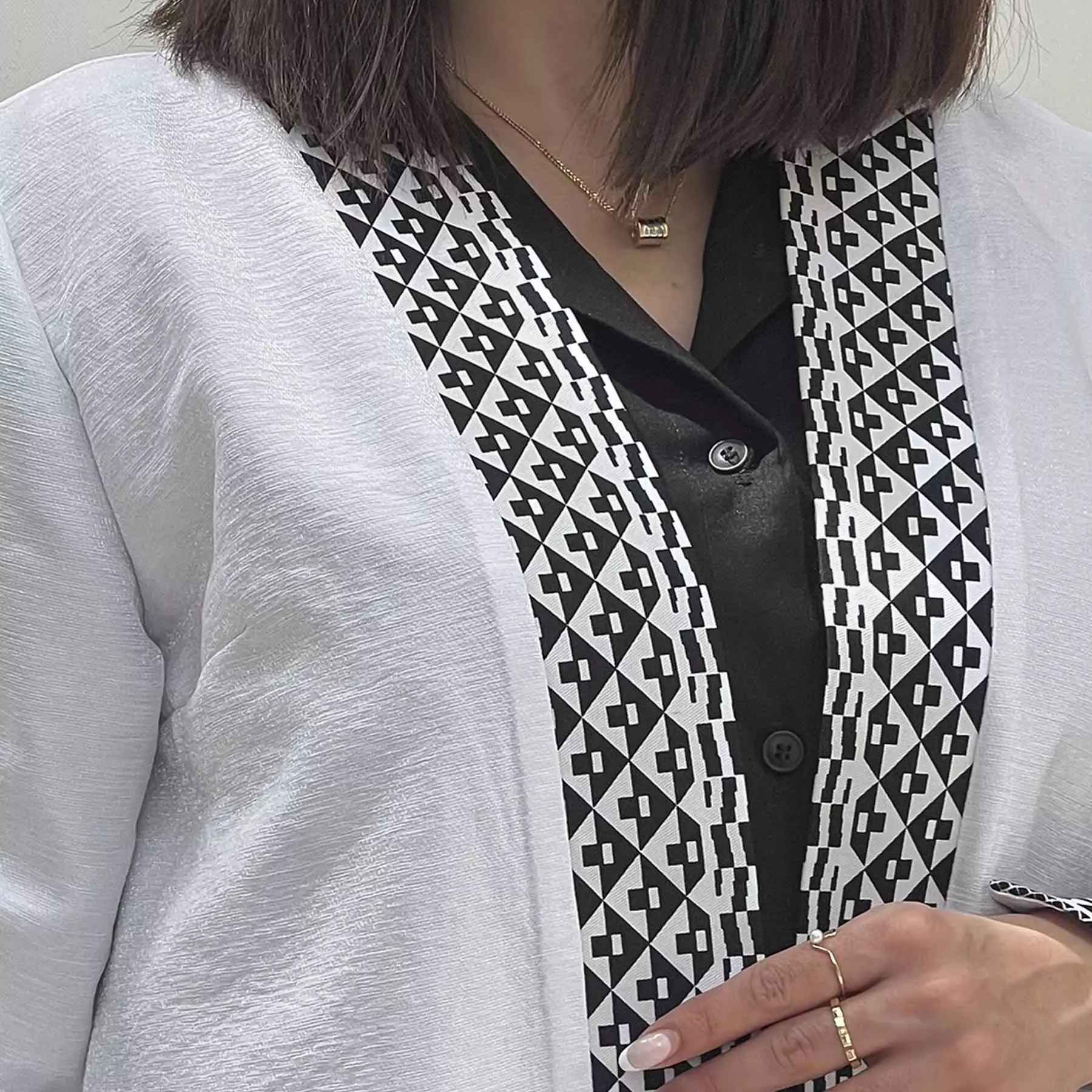 Manteau persan noir et blanc avec poches avant pour femme