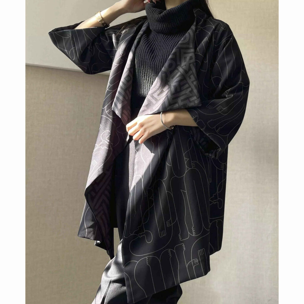 Manteau persan réversible en crêpe noir pour femme