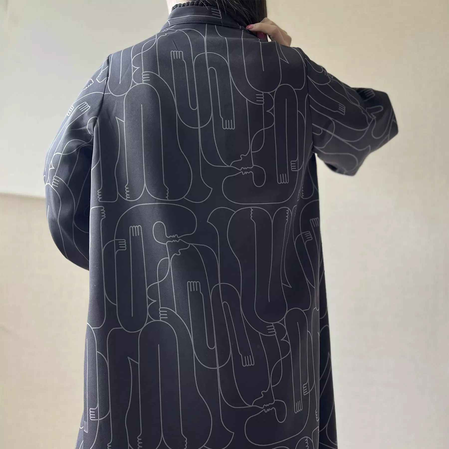 Manteau persan réversible en crêpe noir pour femme