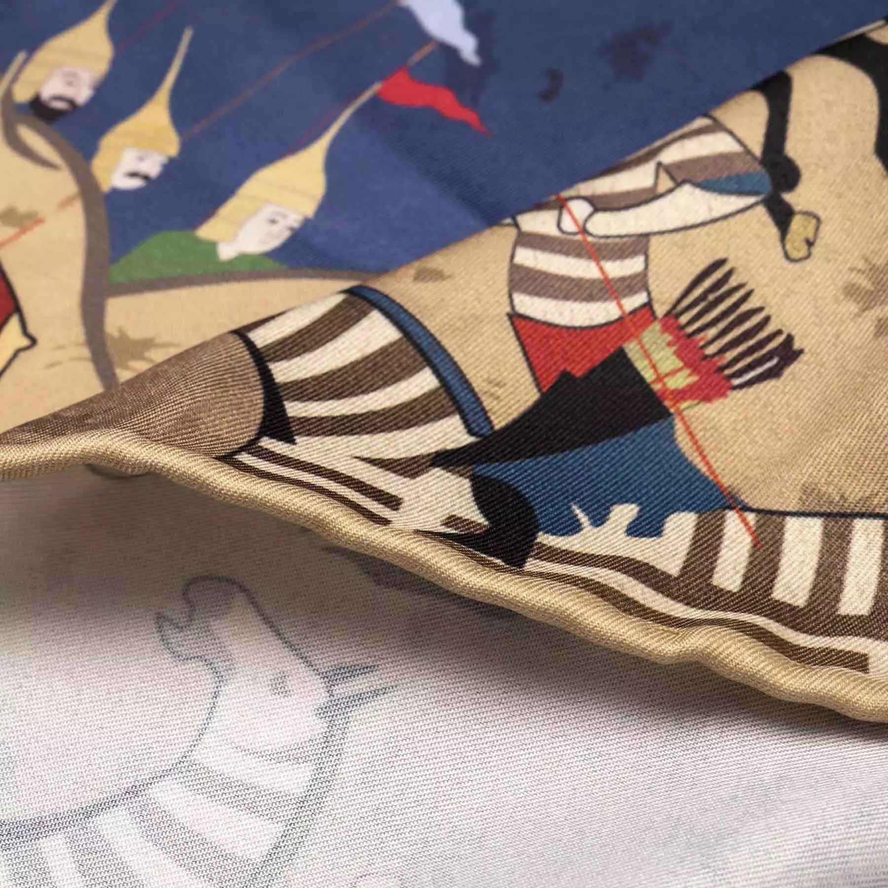 Foulard Miniature en Soie Persane pour Femme – Motif Luxueux et Vibrant Razm