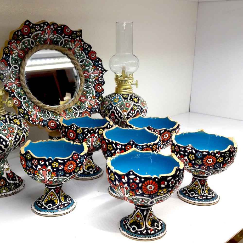 Élégant ensemble Haft-Seen en céramique minakari pour le Nouvel An persan