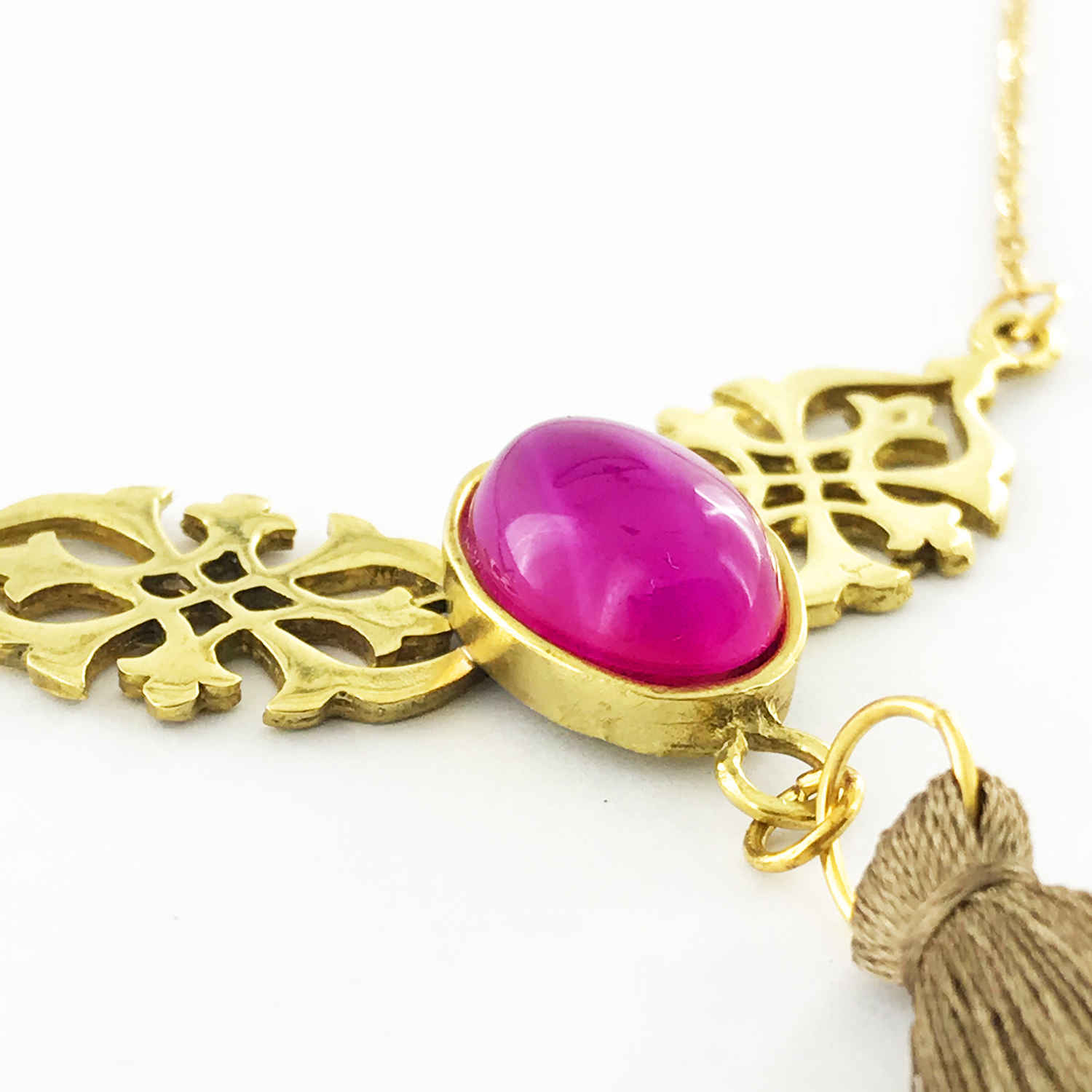 Collier en acier avec design traditionnel persan pour femmes