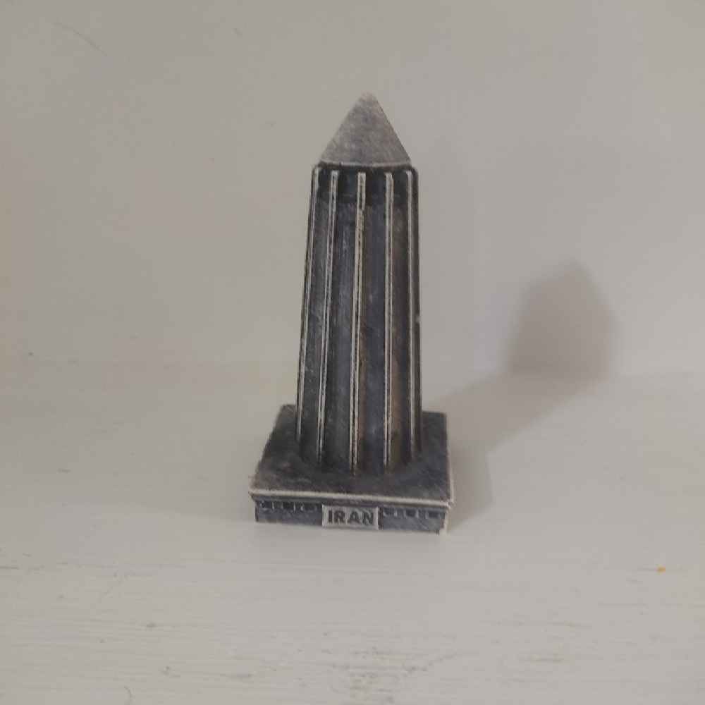 Figurine du tombeau d’Abu Ali Sina en pierre et résine