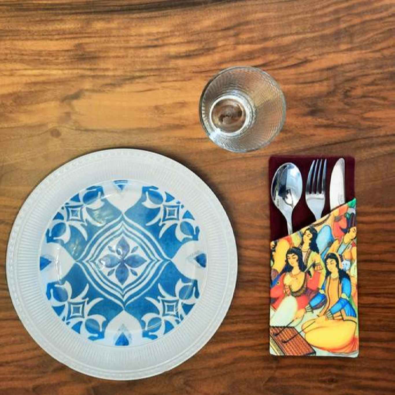 Pochette à couverts en velours avec motif floral – Style ivoire classique