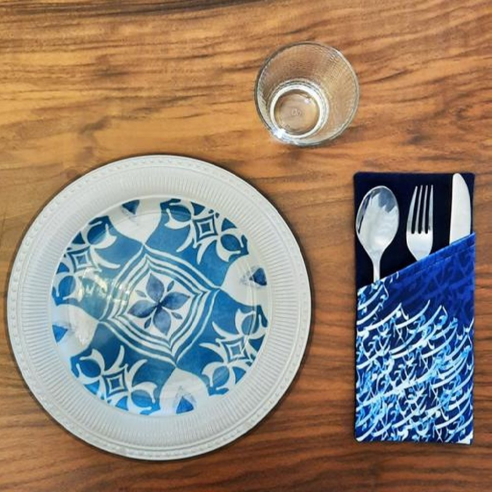 Pochette à couverts en velours avec calligraphie persane – Design élégant