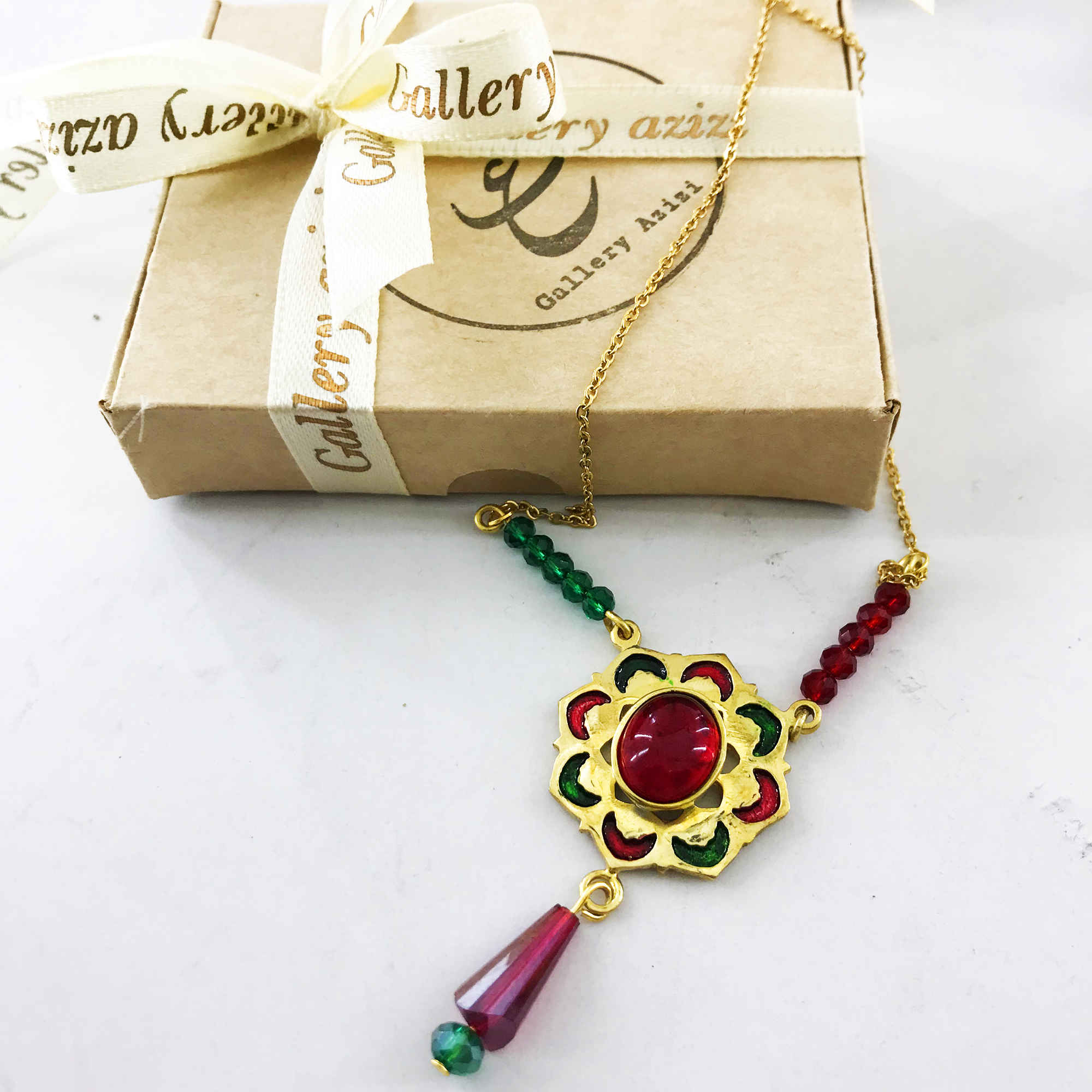 Collier en Laiton Thème Traditionnel Persan pour Femmes avec Agate Rouge et Verte