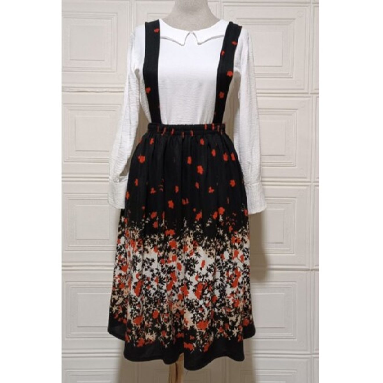 Jupe pour femmes avec bretelles à motif floral noir