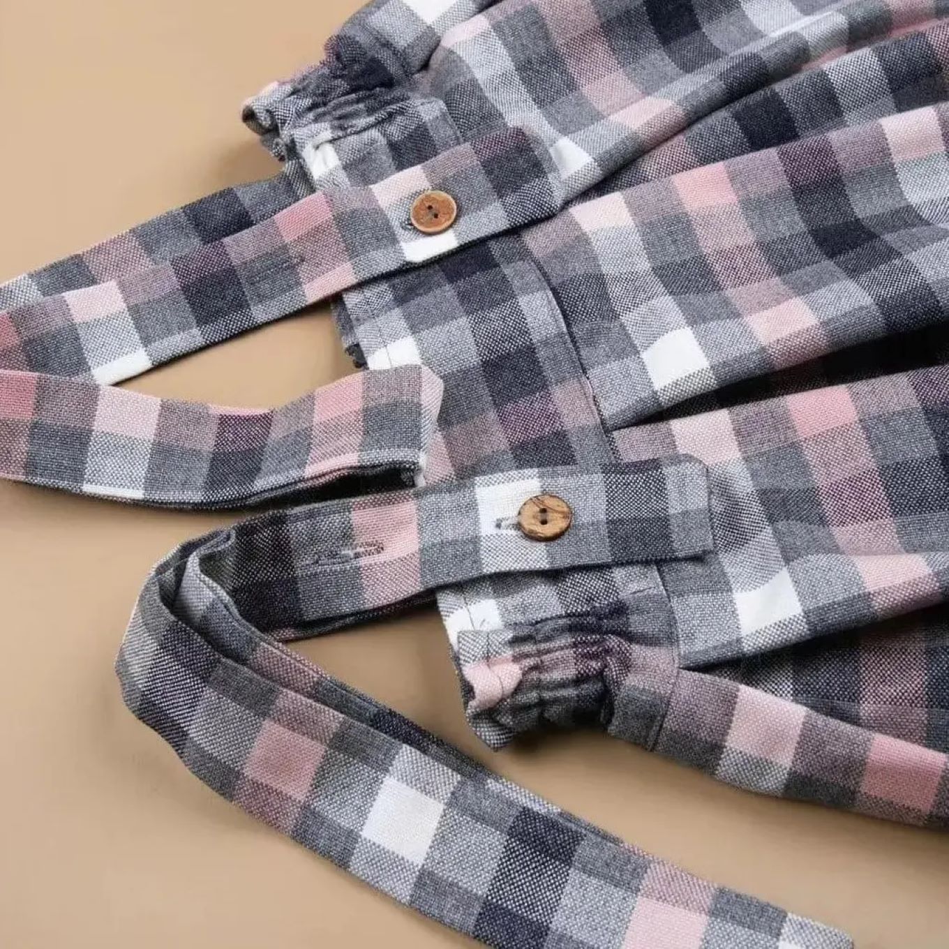 Jupe pour femmes avec bretelles, tenue avec motif à carreaux