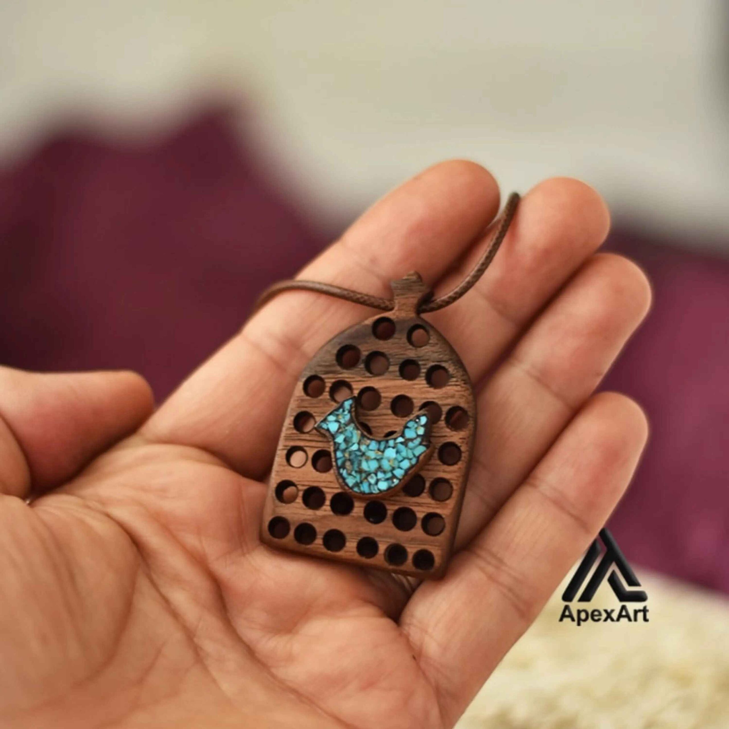 Pendentif en bois sculpté avec pierre turquoise fait main artistique Amin Bird