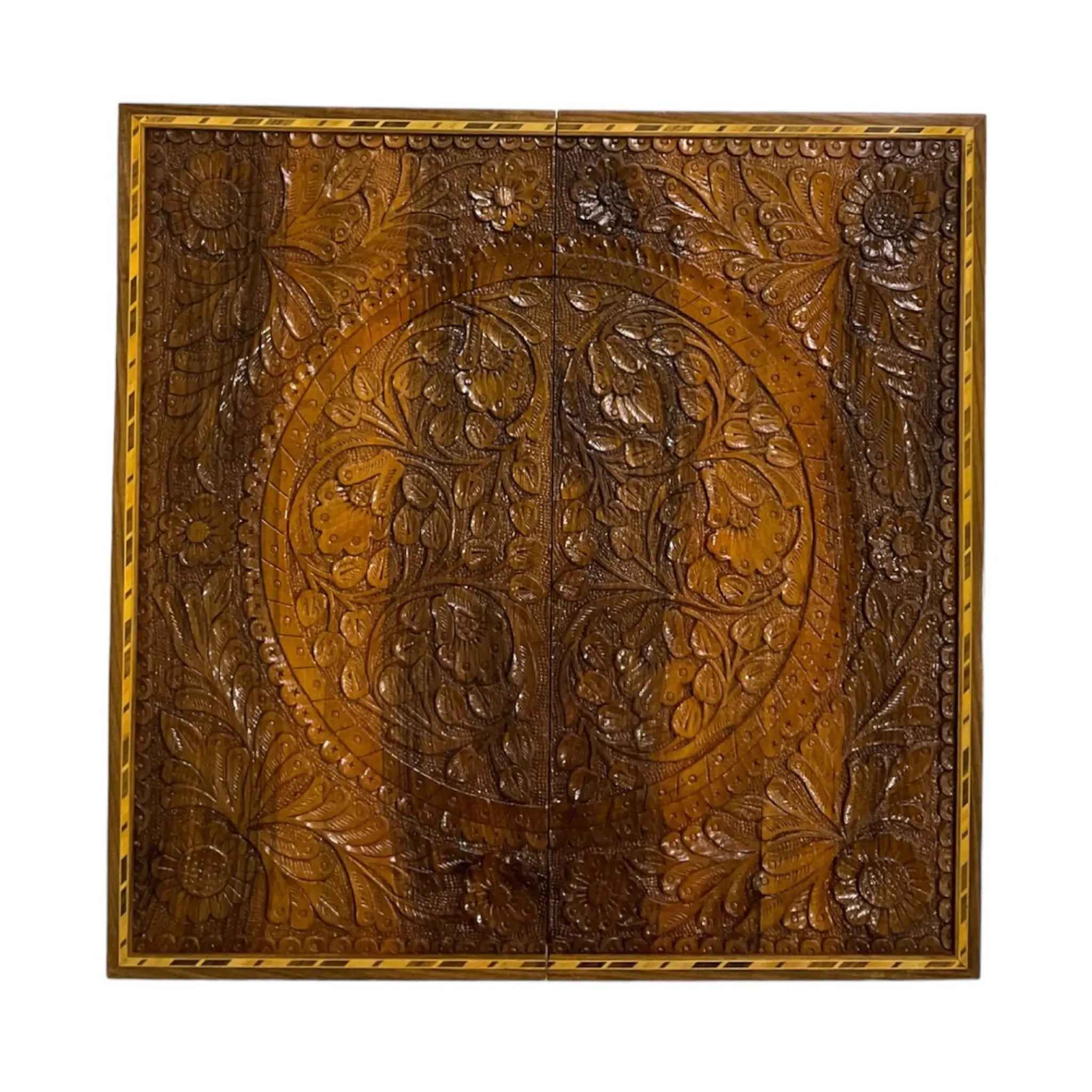 Plateau de Backgammon en Bois Sculpté à la Main avec Motif Floral Complexe