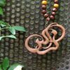 Collier pendentif en bois avec nom Farsi sculpté fait main Narges