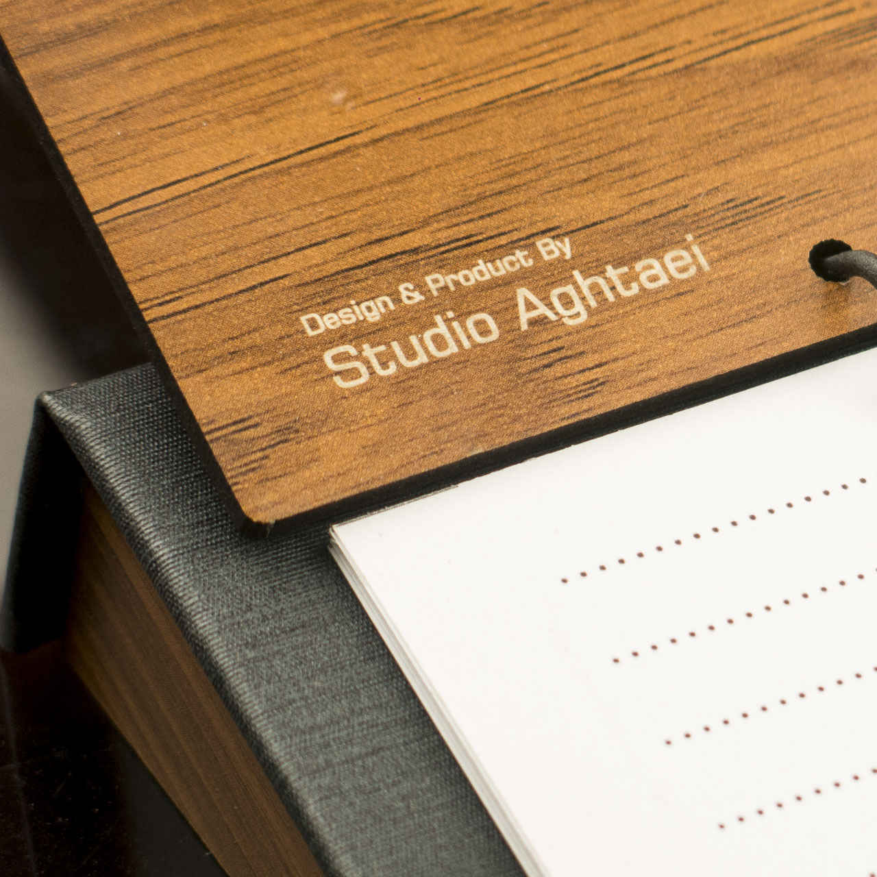 Carnet de planification mensuelle persan avec bloc-notes gris et marron