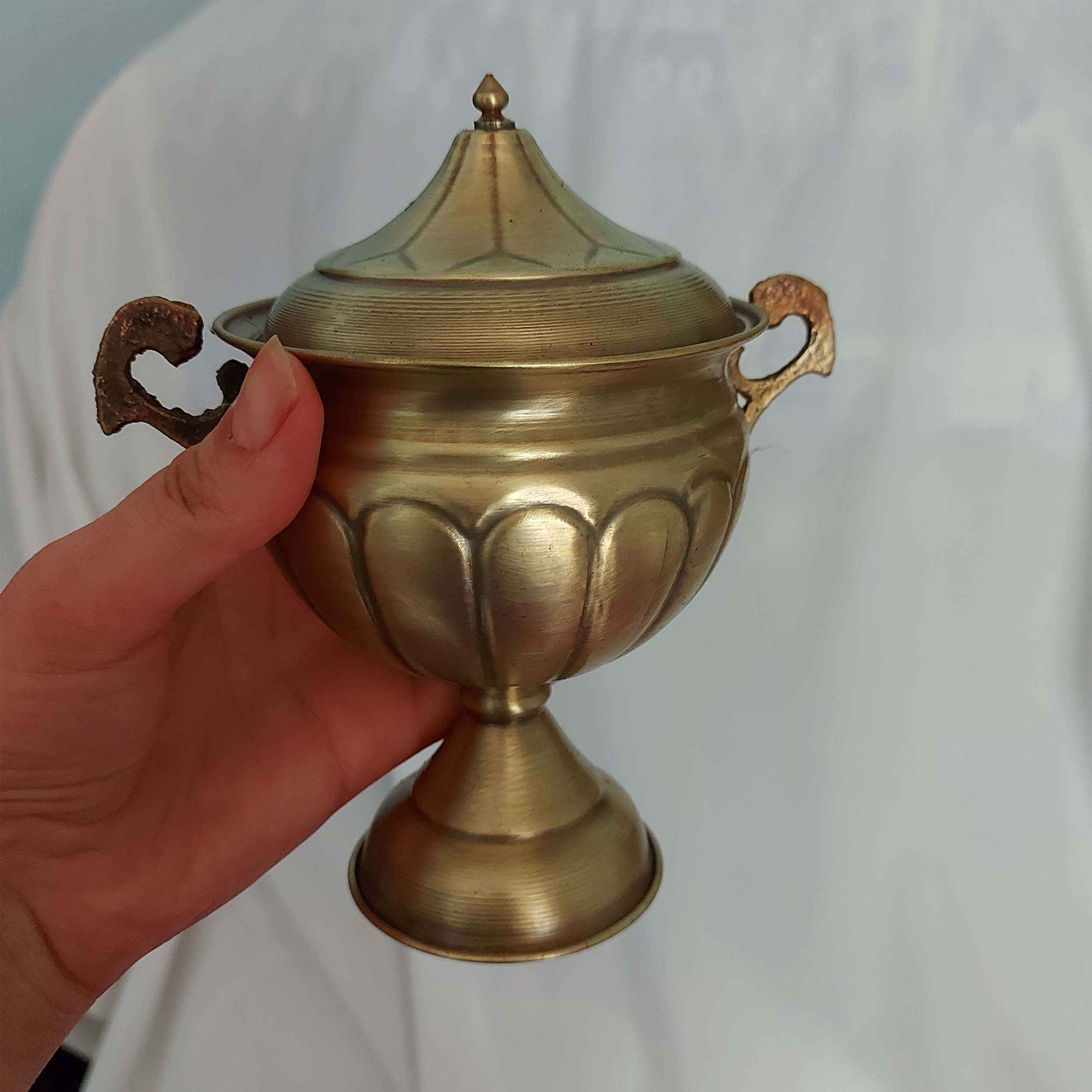 Bol à sucre en laiton persan fait main avec couvercle – Finition martelée traditionnelle