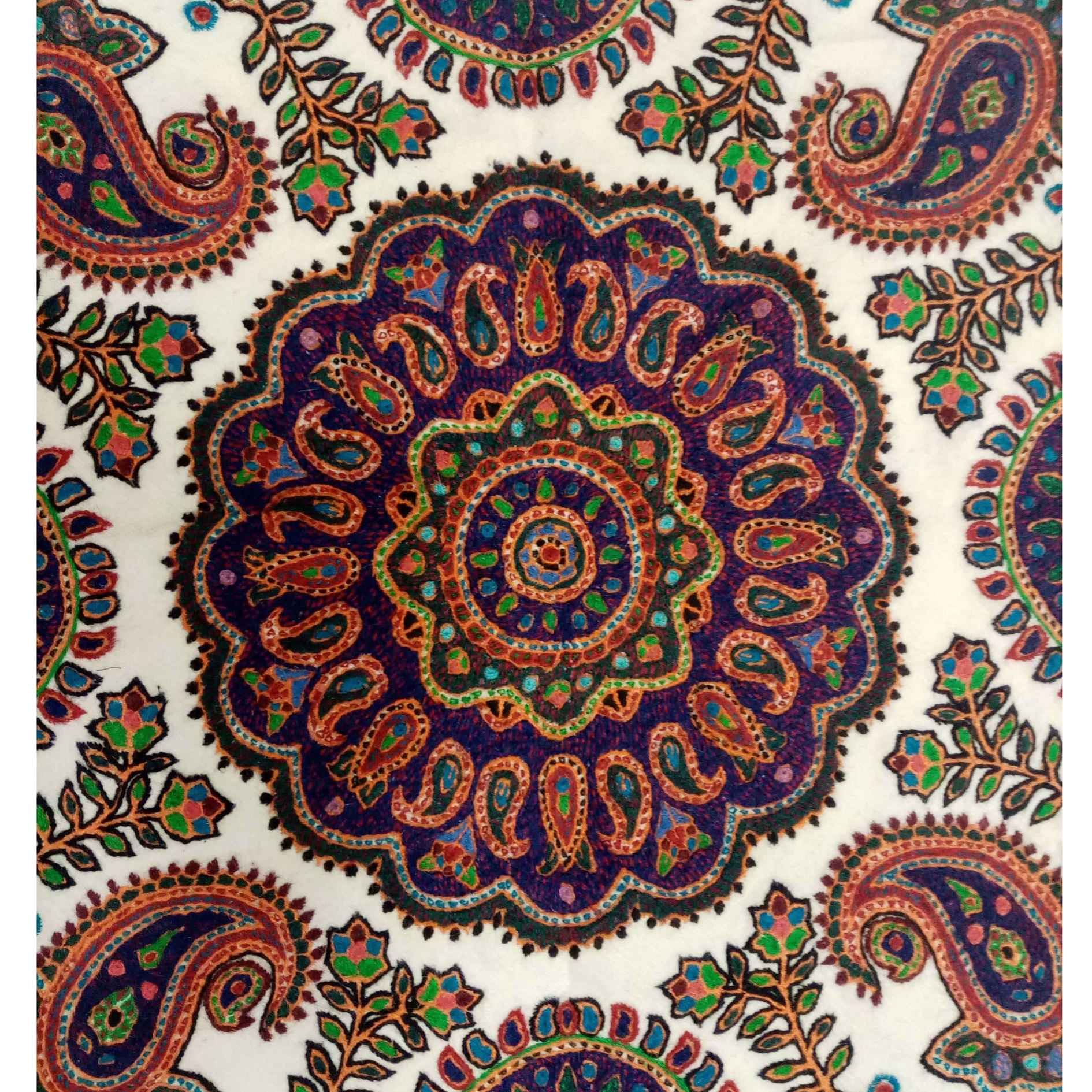 Héritage de Pateh de Kerman : Nappe Artisanale Iranienne Golshan