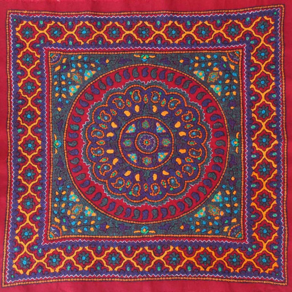 Élégance de Pateh Kerman Nappe Artisanale Bazoobandi