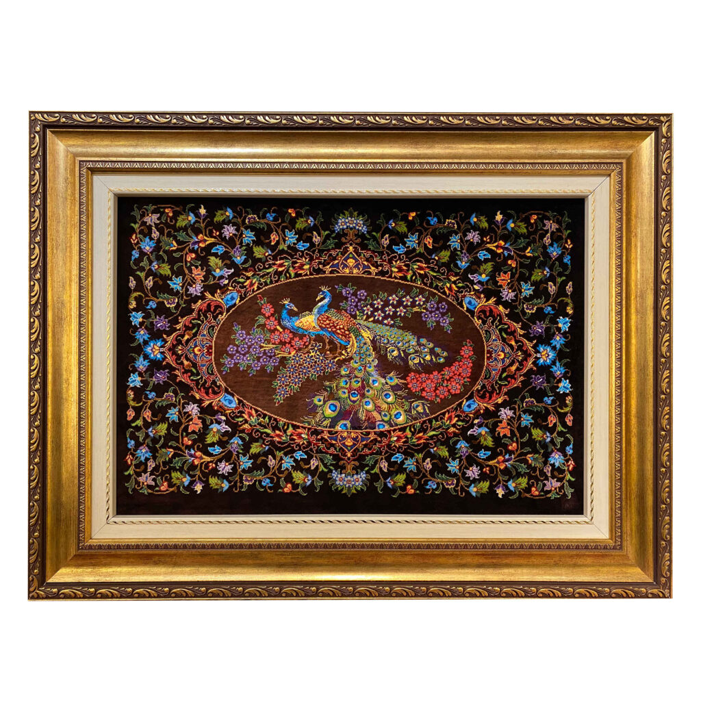 Tapis persan figuratif noué à la main de Qom représentant des paons