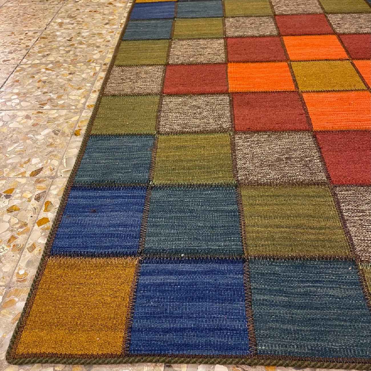 Tapis Kilim en laine persane tissé à la main authentique checkered rouge