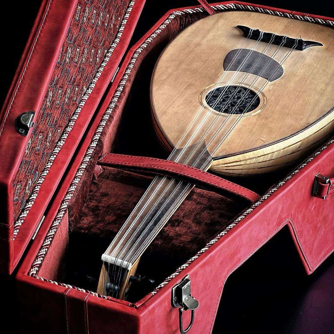 Étui Rigide Luxueux Fait Main avec Revêtement en Cuir Naturel pour Oud Persan