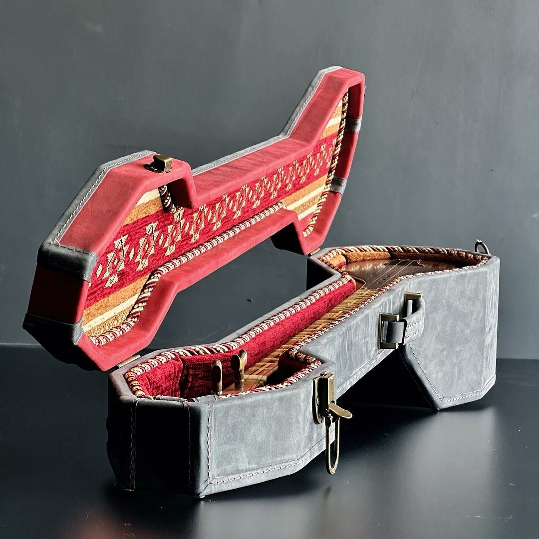 Étui Rigide Luxueux Fait Main en Bois et Cuir pour Setar Persan