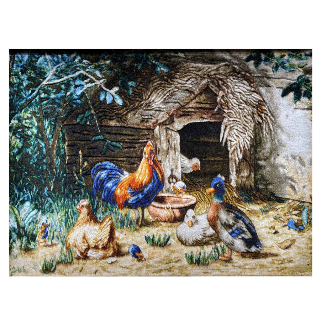 Tapis persan figuratif noué à la main de Tabriz représentant des poules et des canards