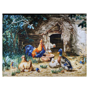 Tapis persan figuratif noué à la main de Tabriz représentant des poules et des canards
