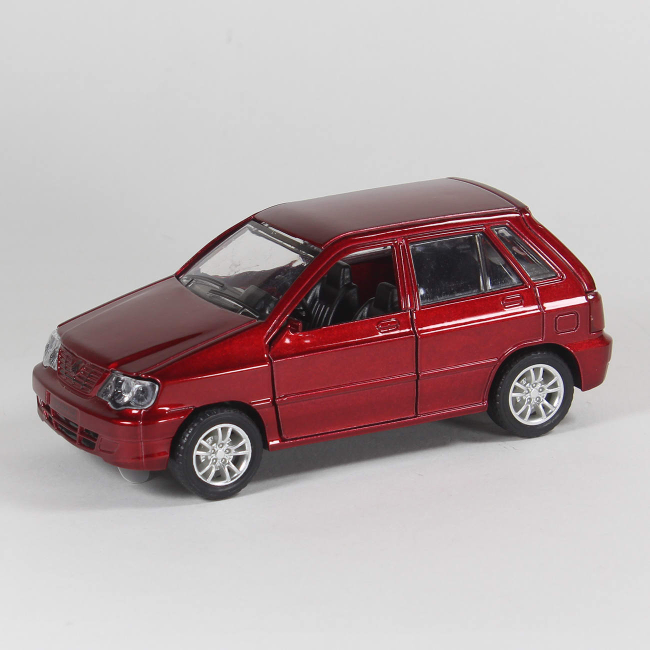 Voiture jouet Diecast Kia Pride Hatchback 1987 avec phares et son