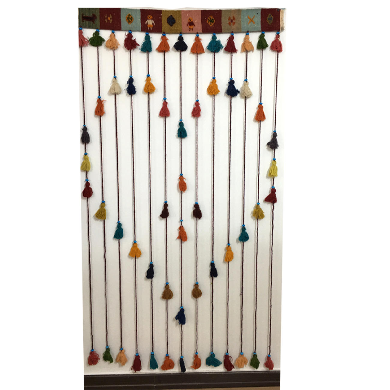 Tenture murale persane à pompons DIY – Motif kilim traditionnel
