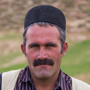 Chapeau Ethnique Nomade Bakhtiari Persan Traditionnel – Kolah Namadi 100% Laine