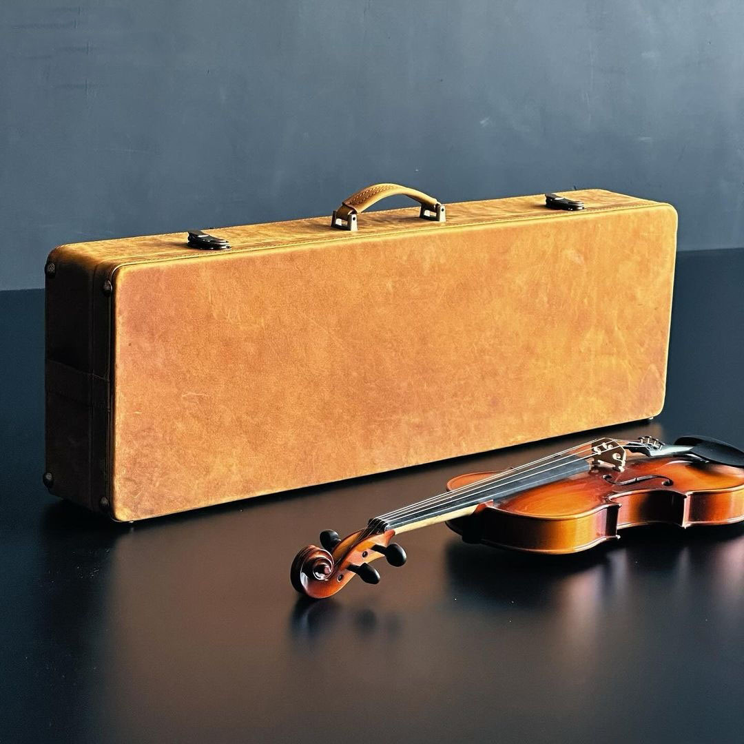 Étui Rigide pour Violon Fait Main en Bois de Sapin et Cuir Naturel