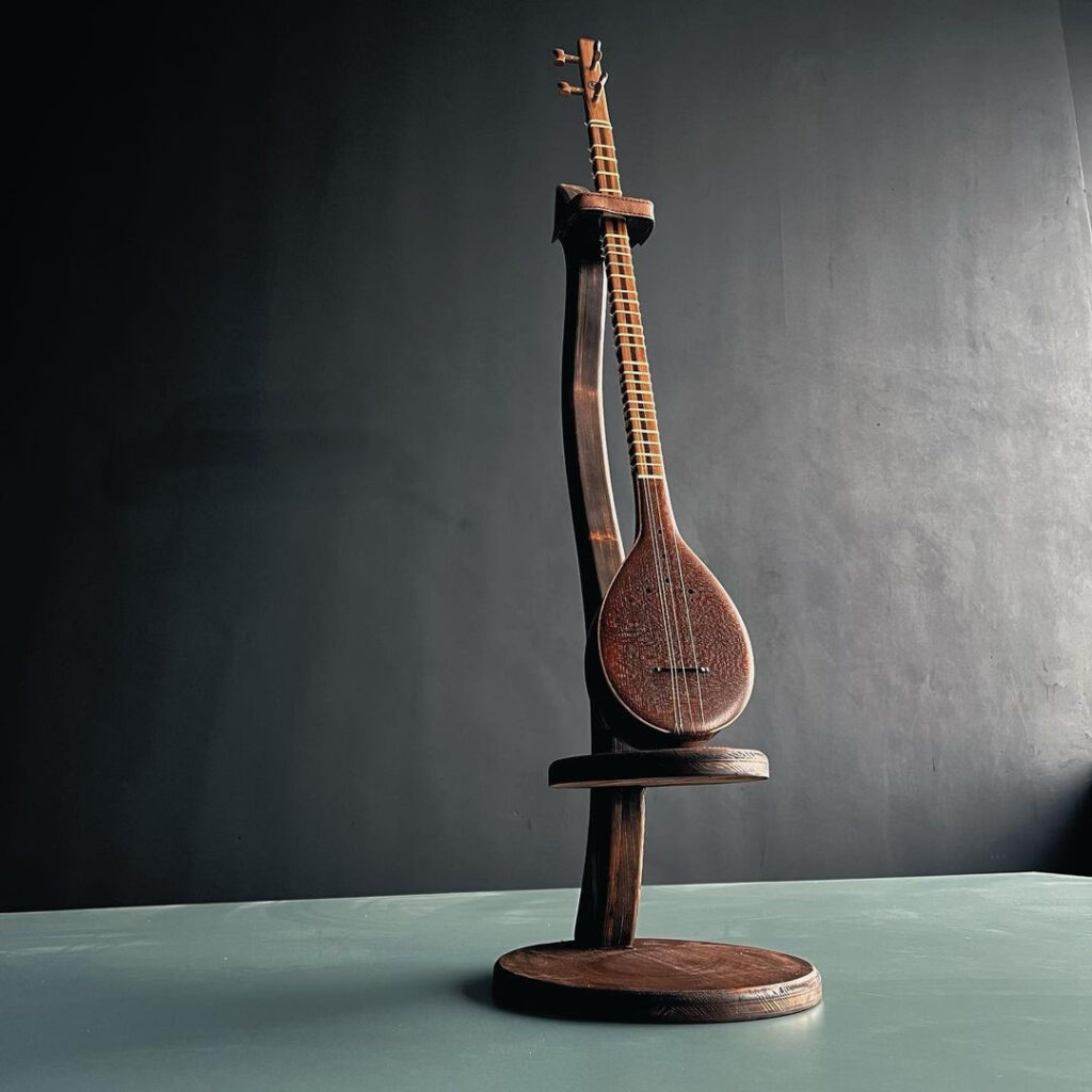 Support en Bois pour Instrument Setar Luxueux Fait Main