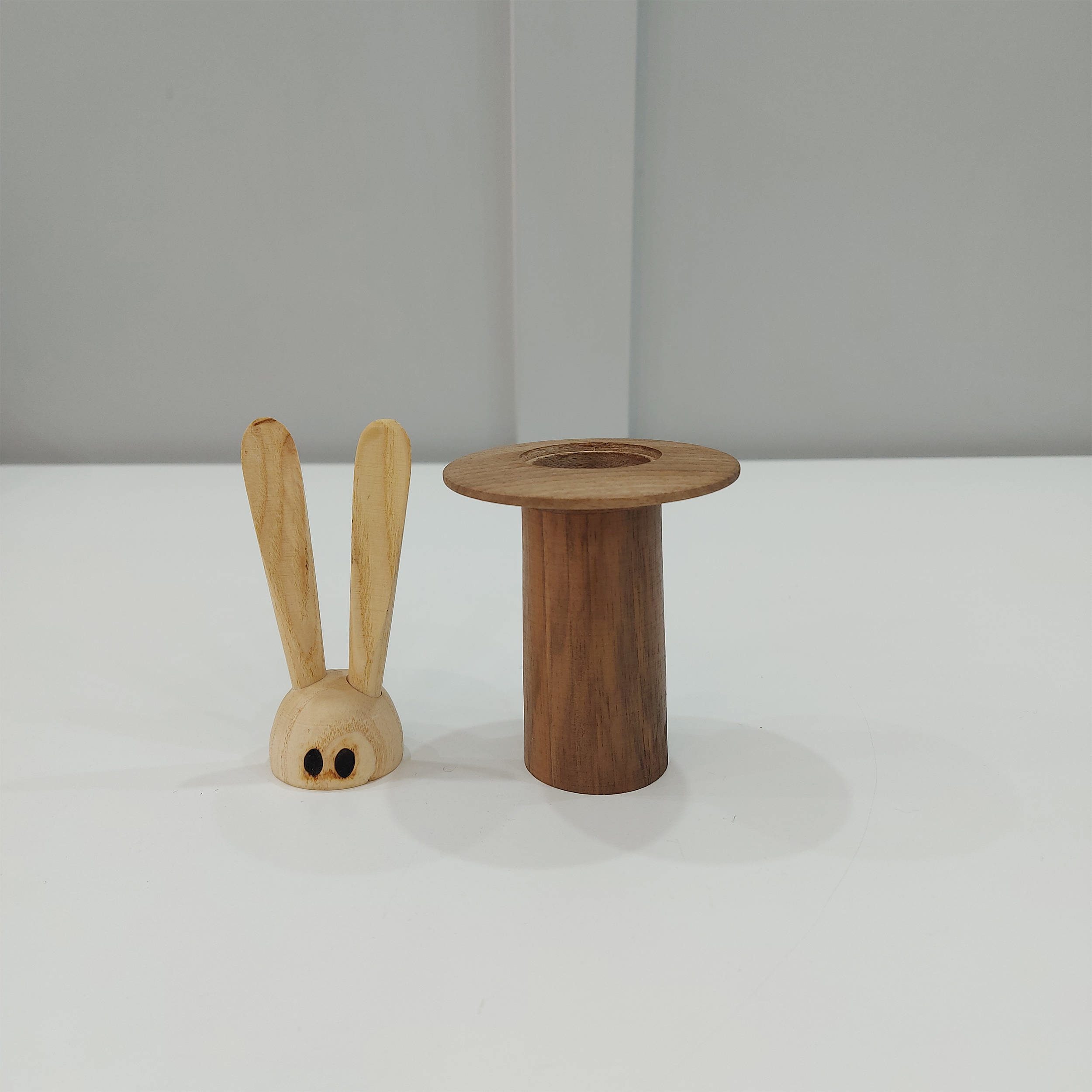 Distributeur de Cure-Dents en Bois avec Motif de Lapin Marron