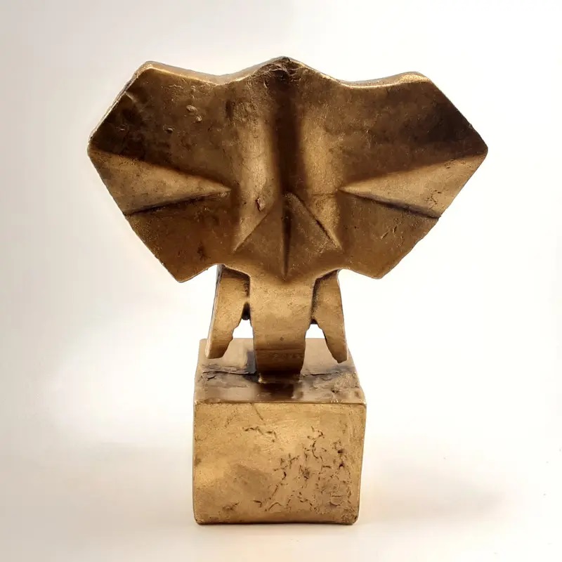Figurine géométrique de rhinocéros cubisme doré – Point focal artistique