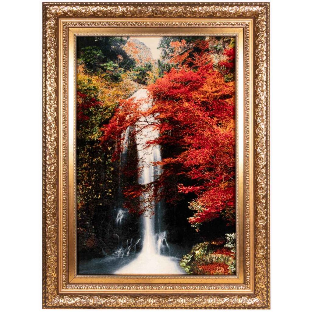 Tapis persan figuratif noué à la main de Tabriz représentant une cascade