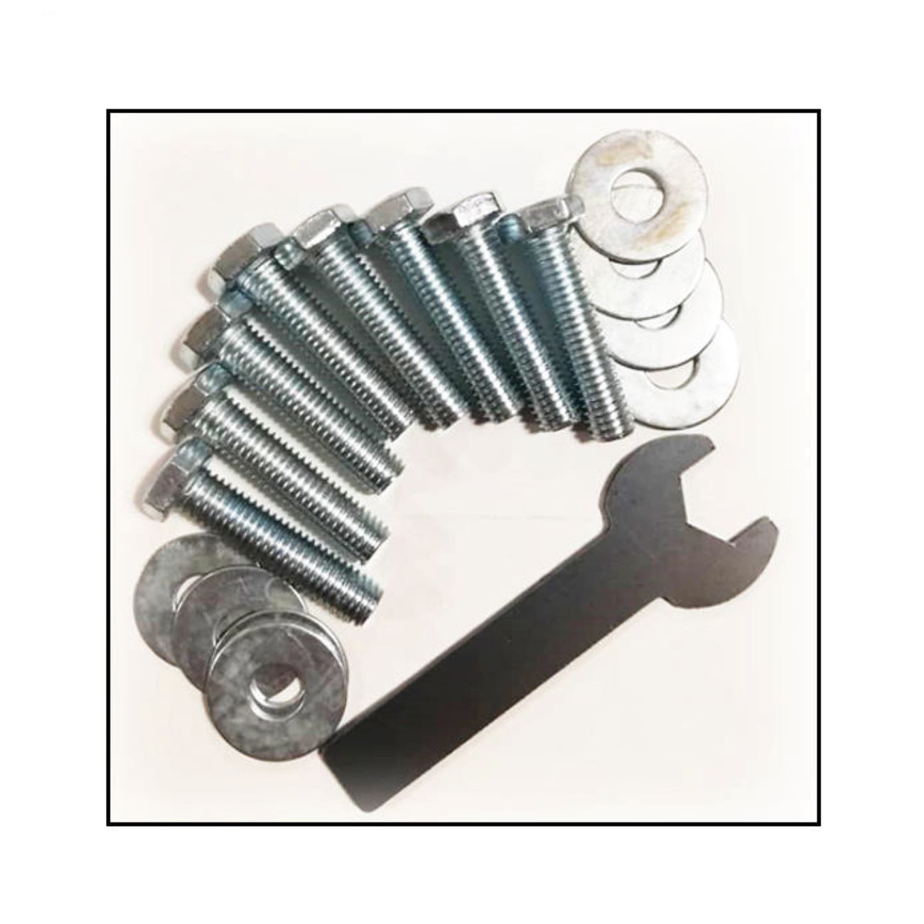 Pouf persan rouge traditionnel avec pieds en bois et tissu en velours Artemis