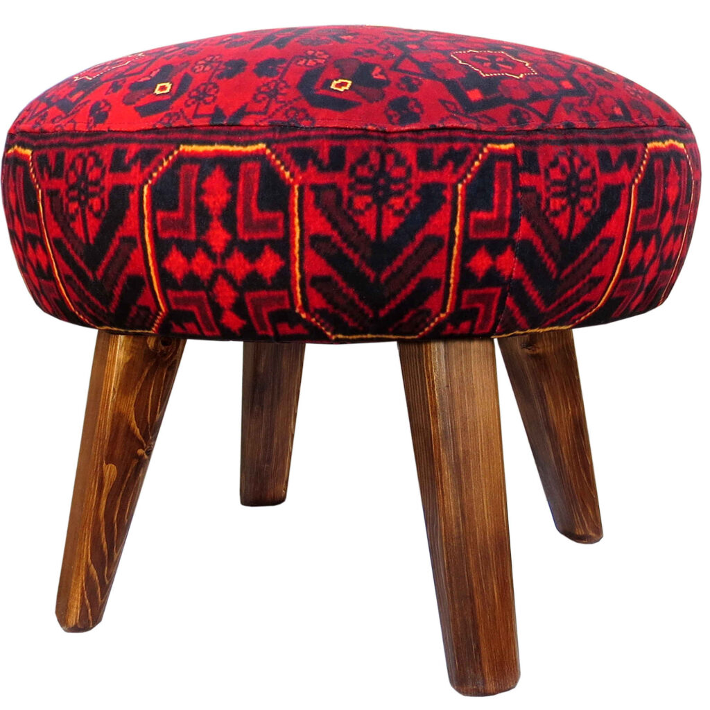 Pouf persan rouge traditionnel avec pieds en bois et tissu en velours Artemis