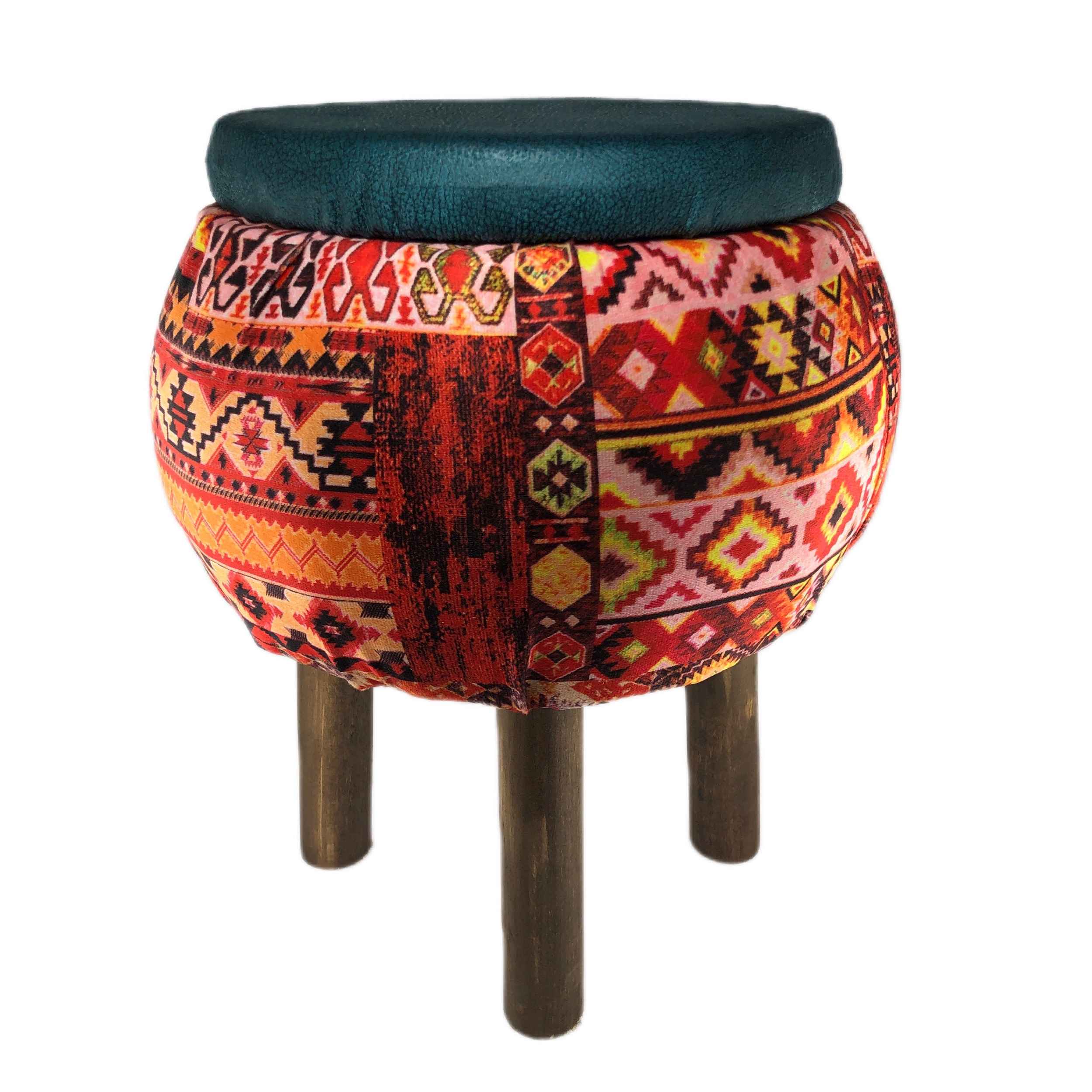Pouf en velours avec pieds en bois inspiré de l’art persan rond et rouge