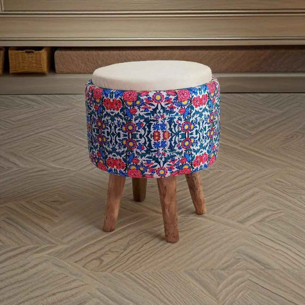 Pouf rond en velours avec pieds en bois et design floral persan bleu