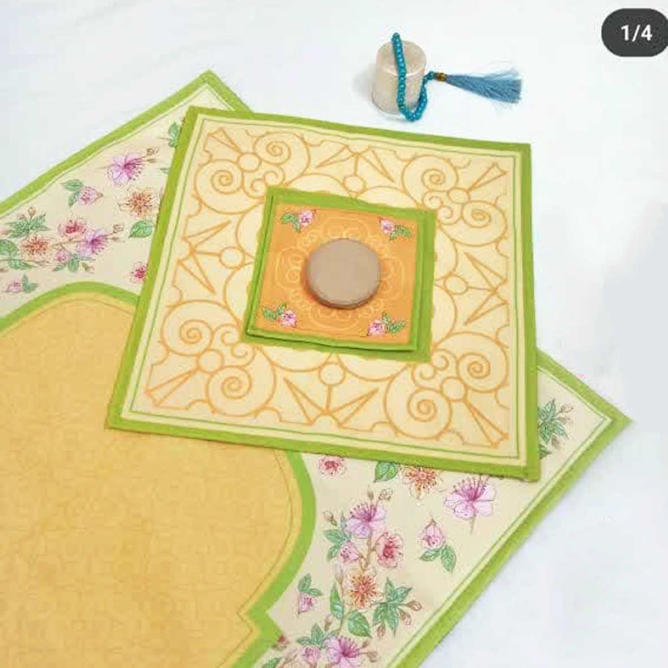 Tapis de Prière Islamique en Velours Jaune pour Musulmans avec Motif Floral