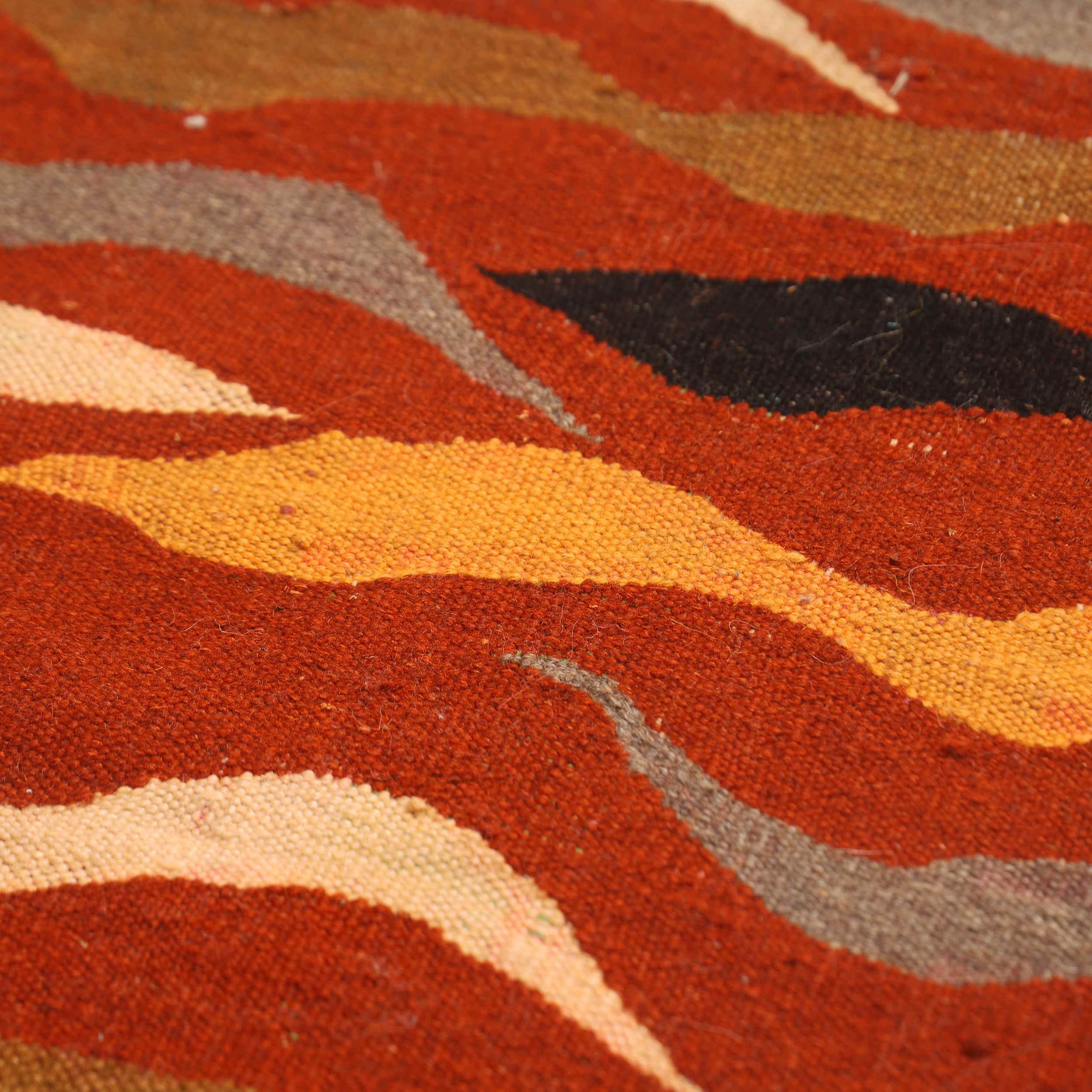 Tapis Kilim en laine persane artisanal tissé à la main à Isfahan vague rouge